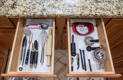 Modern DT Home-King size Bed-Patios-Long Stays-WiFi - Foto 65