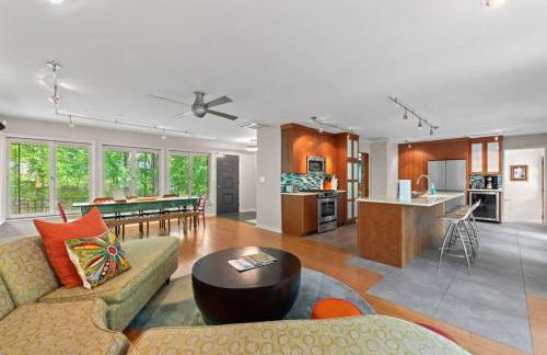 Mid Century Beauty with Huge Sunny Porch - Foto 9