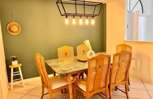 Waterfront Home With Heated Pool/Jacuzzi and only 1mile to beach - Foto 9