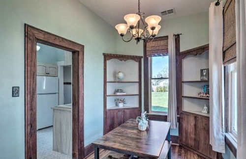 Lake Charles Cottage with Fireplace and Yard! - Foto 8