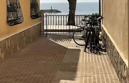 Disfruta frente al mar, a 50 metros, y desconecta - Foto 3