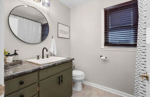 The Hideaway on Hazel- Luxury Smart Home w Hot Tub - Foto 14