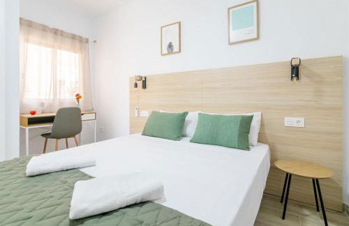 Modern and Stylish Apartment 1: Terrace and Pool - Foto 9