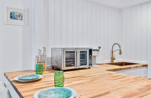 Chic 1BR Pineapple Pad Near Ocean and Pool - Foto 3