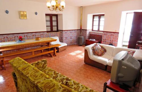 Charming house in Miranda do Corvo + Spacious terrace - Foto 4