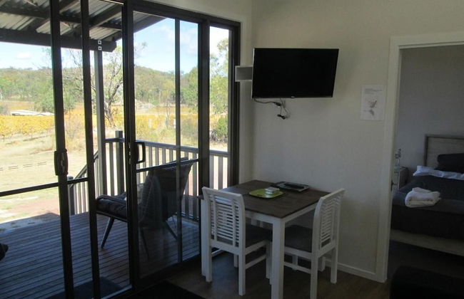 Just Red Wines Vineyard Cabins - Photo 8