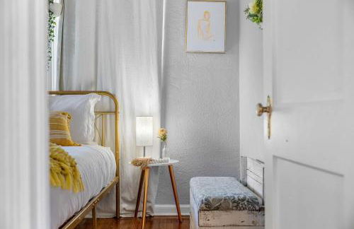 Tiny Home w MIL suite - 3 MI to DT - Foto 35