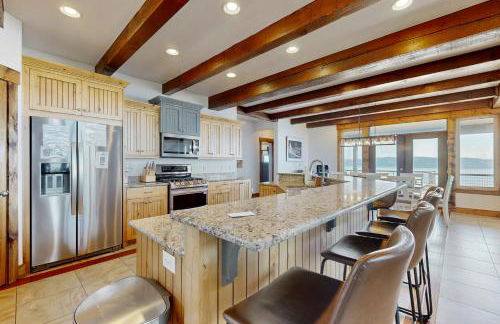 8 Bed 5 Bath Vacation home in Fish Haven - Photo 9