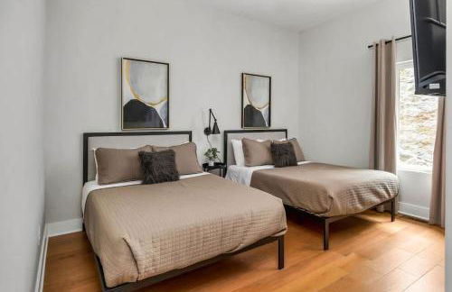 Side-by-Side Homes with Hot Tubs - Sleeps Over 20 Guests - Photo 19