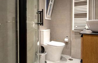 Spacious and modern one bedroom apartment - Foto 9