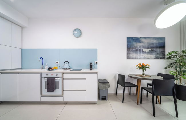 Stylish 1BR Beach-Front Apt w Sea View - Foto 4