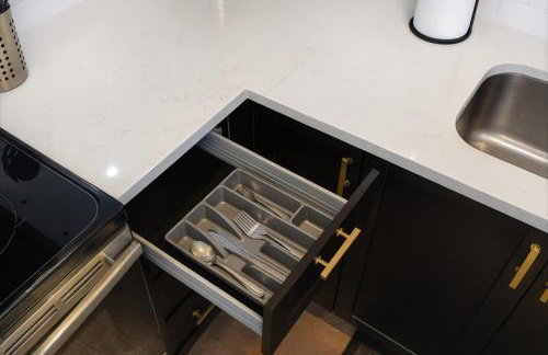 Elegant 2BR w Resort Pool and Lounge Areas 3 - Photo 20