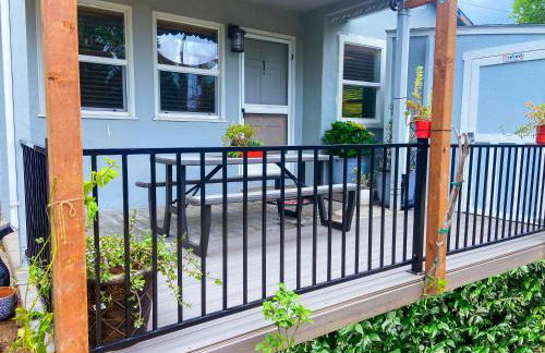 Sweet Home with Ample Parking Only 2mins to Freeway - Foto 7