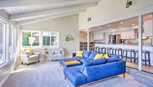 Lakeside Lacey Gem with Sauna and Private Dock - Foto 5