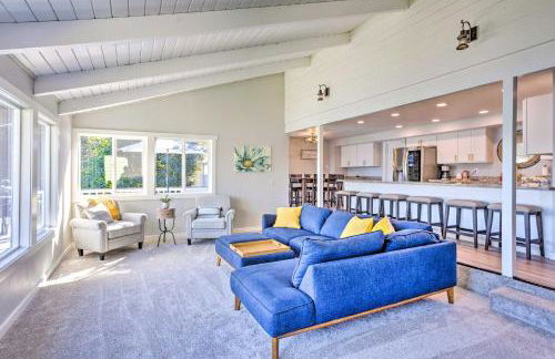 Lakeside Lacey Gem with Sauna and Private Dock - Foto 5