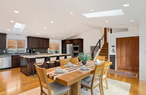 Ultimate Group Getaway Near Ferry, Hot Tub and Games - Foto 1