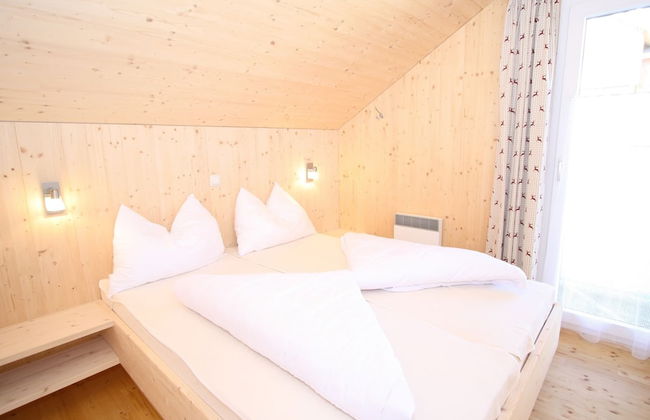 Lavish Wooded Chalet with Sauna & Hot Tub in Hohentauern - Photo 4