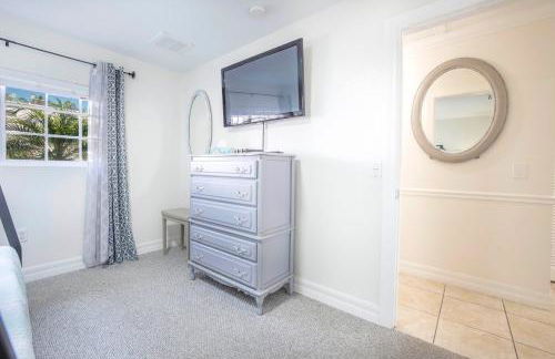 Village Breeze - Heated Pool, Private Patio, Village and Beach! - Foto 9