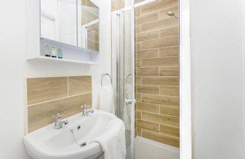 NEW! Stylish 5-Bed Apartment in Stockton-on-tees by Stay With Us, Perfect for Contractors & Large Groups, FREE Parking! - Foto 38