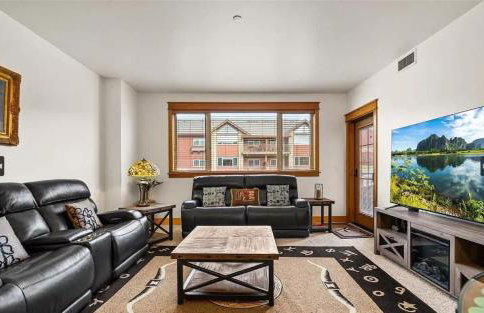 The Riverstone Riviera Affordable Mini City Getaway in CDA - Foto 1