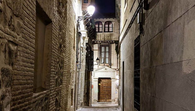Una stradina del centro storico di Toledo