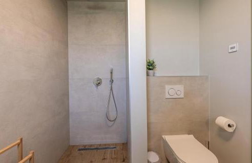 Stunning Home In Hum With Sauna - Photo 29