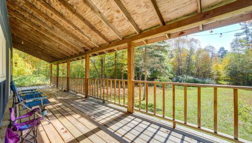 Love Shack Retreat Cabin with Deck and Yard! - Foto 2