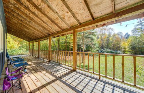 Love Shack Retreat Cabin with Deck and Yard! - Foto 2