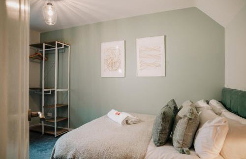 Spacious 4-bed Ample Parking Fast WiFi Contractor Family Friendly - Photo 20