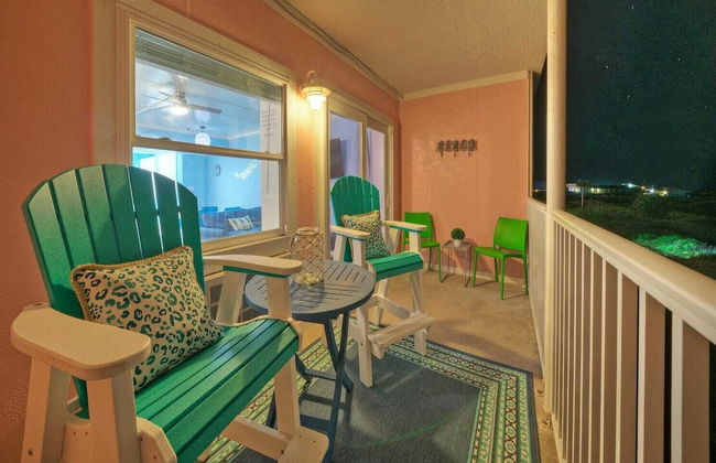 Oceanfront Condo w/ Private Balcony Pool + Tennis Bubbly Blew by Avantstay - Foto 40