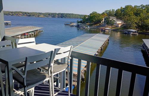 F Lakefront! Remodeled, Sleeps 4, Boat Slip, Patio, WiFi, Cable, Pool - Foto 8
