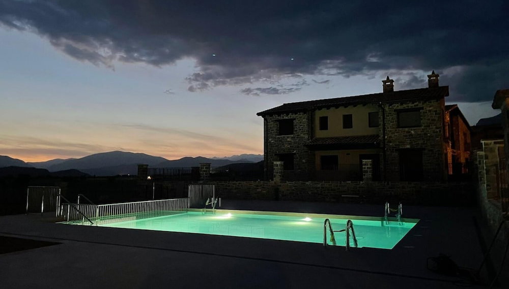 Casas Pirineo Aínsa: Pool & Garden - Photo 1, Primary image