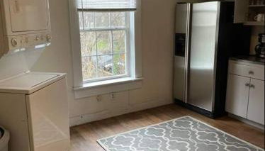 Stylish and Convenient with WiFi & Fenced yard - Foto 4