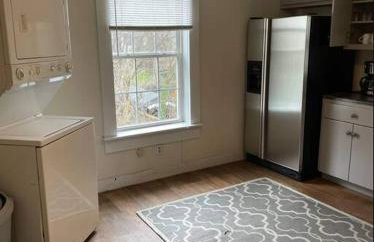 Stylish and Convenient with WiFi & Fenced yard - Foto 4