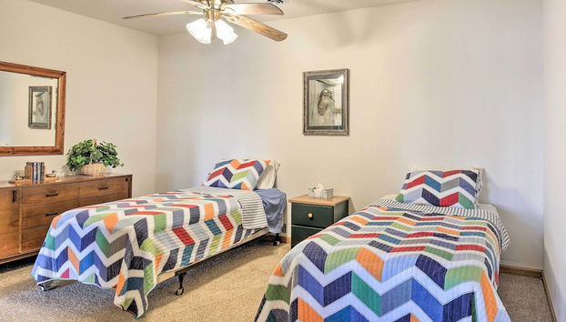 Waterfront Lake Tomahawk Cabin w/ Game Room - Foto 4, Interni