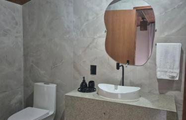 Chalé da Cachoeira - Cachoeira particular dentro da hospedagem - Foto 47