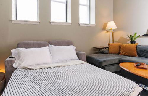 Downtown Modern 2BR Loft Apartment - Sleeps 8-9 - Foto 13