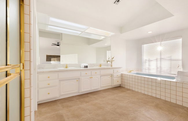 Mojave Moon by Avantstay Modern & Bright JT Home in Great Location w/ Pool & Hot Tub - Foto 19