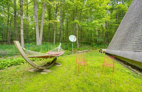 A-Frame Cabin with Furnished Deck in Becket! - Foto 28