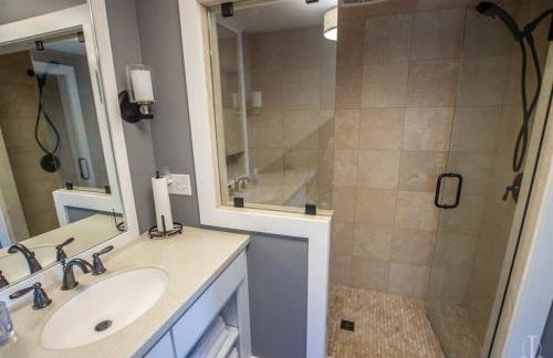 Beautiful Home 30 Feet from the Sand at Spofford Lake! - Foto 23