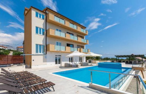 Gorgeous Home In Mravince With Sauna - Photo 15