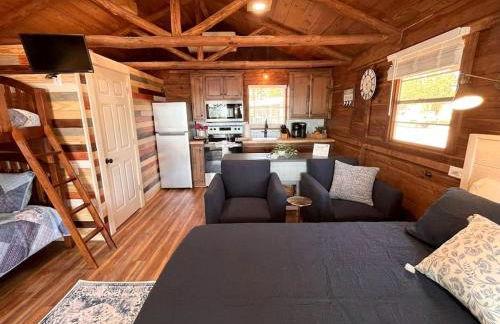 Cozy Waterfront Cabin for a Memorable Getaway on Toledo Bend Lake in Hemphill, Texas - Photo 15