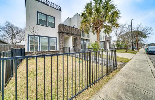 Upscale San Antonio Condo with Rooftop Patio - Foto 32