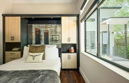 Modern Home with Casita - Balcony & Mins to DT ATX - Foto 17