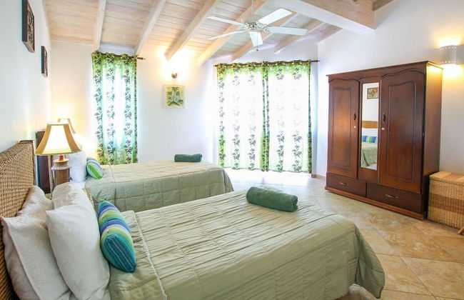 Modern 2-bed Apt Near Beach In St. Lawrence Gap 2 Bedroom Apts by Bluescape - Foto 21