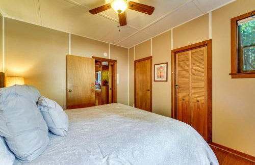 13 Mi to Beach! Forest Brook Creekfront Cabin - Foto 17