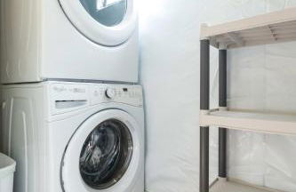 Enchanting 3BR Cottage Close to Downtown - Foto 25