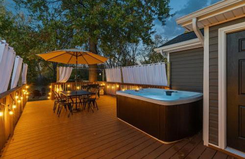 The Luxe Hot Tub Playground 12 Min to Horse Park - Foto 28