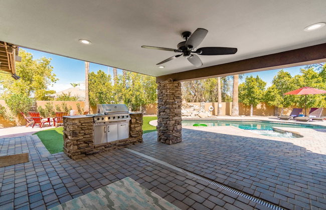 Sereno Ranch by Avantstay Sleeps 16! Outdoor Bar/kitchen, Pool, Fire Pit & Hot Tub! - Foto 31