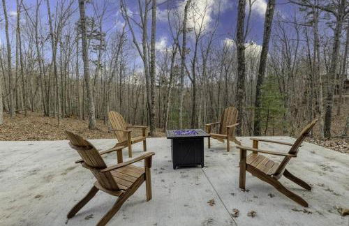 WolfCabin Lux Family Home, Fire Pit, Hot Tub, ADA ramp, ez paved rds - Foto 35